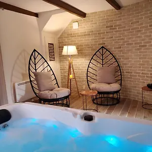 Jacuzzi Privatif Dans Maison De Village Au Calme Hébergement de vacances